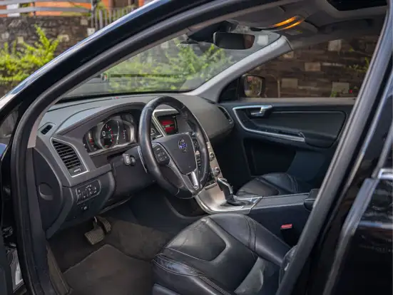 VOLVO-XC60-2016