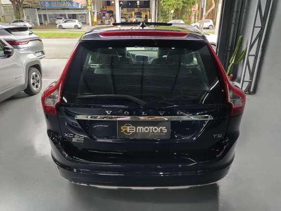 VOLVO-XC60-2016