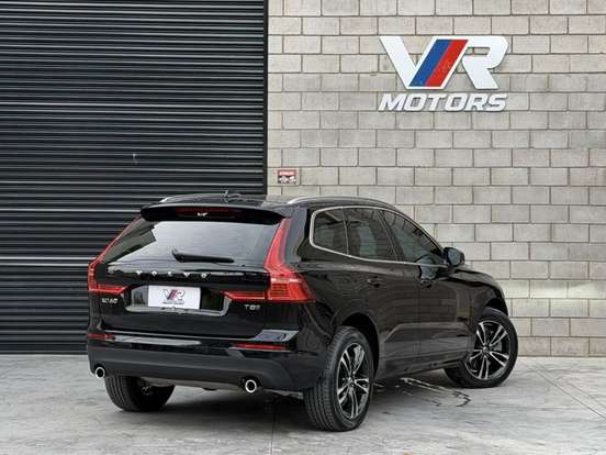 VOLVO-XC60-2020