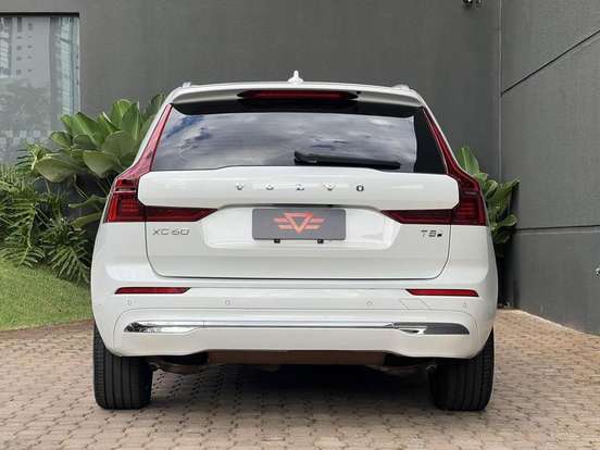VOLVO-XC60-2025