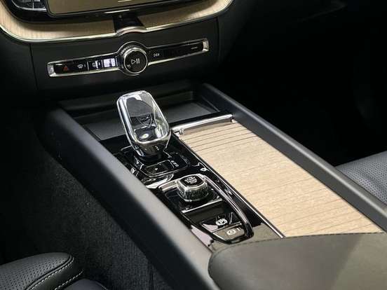 VOLVO-XC60-2.0 T8 PHEV ULTRA AWD GEARTRONIC VOLVO-XC60-2025