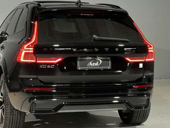 VOLVO-XC60-2023