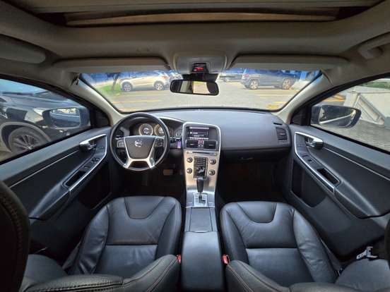 VOLVO-XC60-2011