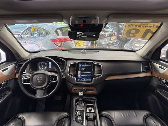 VOLVO-XC90-2018