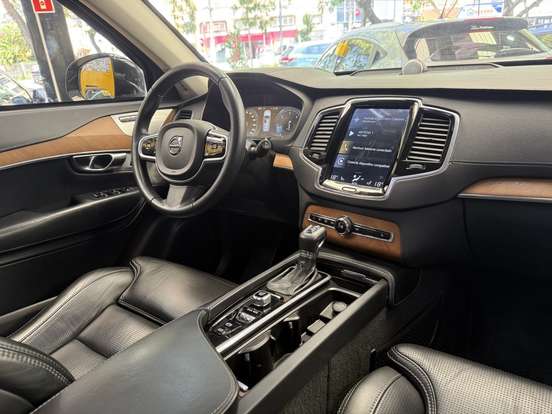 VOLVO-XC90-2018