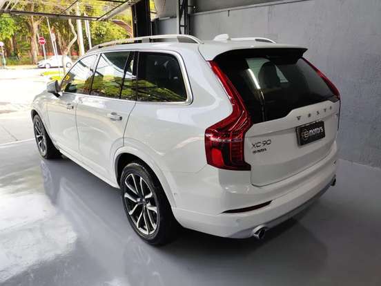 VOLVO-XC90-2018