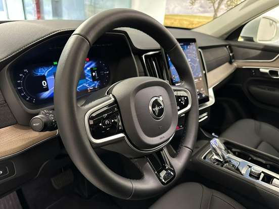 VOLVO-XC90-2025