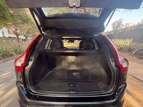 VOLVO-XC60-2.0 T5 R DESIGN TURBO GASOLINA 4P AUTOMÁTICO VOLVO-XC60-2014