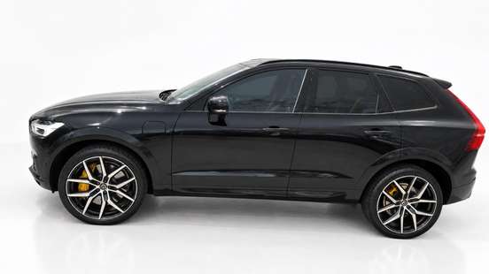 VOLVO-XC60-2020