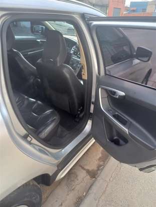 VOLVO-XC60-2010