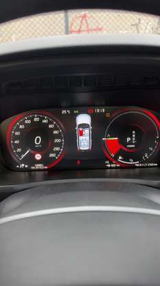 VOLVO-XC90-2021