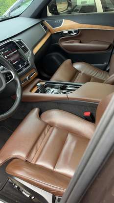VOLVO-XC90-2021