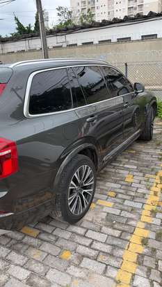 VOLVO-XC90-2021