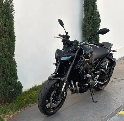 YAMAHA-MT-09-2024