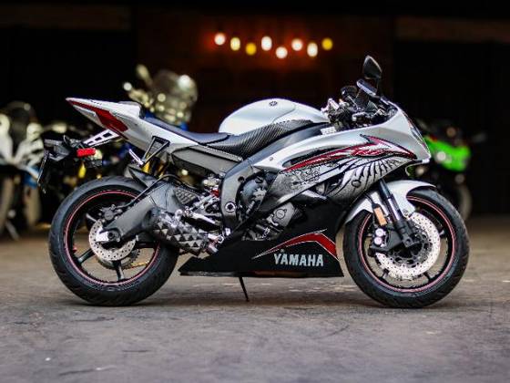 YAMAHA YZF-R6 