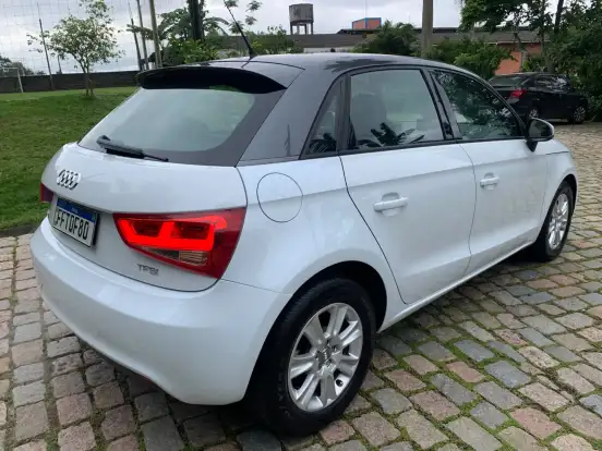 AUDI-A1-2015