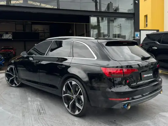 AUDI-A4-2017