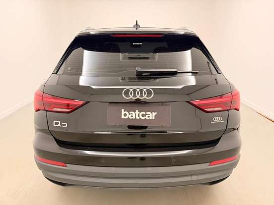 AUDI-Q3-2021