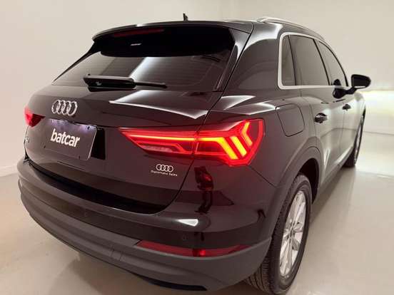 AUDI-Q3-2021