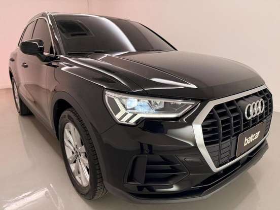 AUDI-Q3-2021