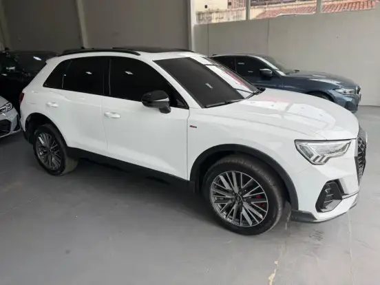 AUDI-Q3-2023