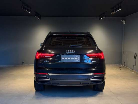AUDI-Q3-2022