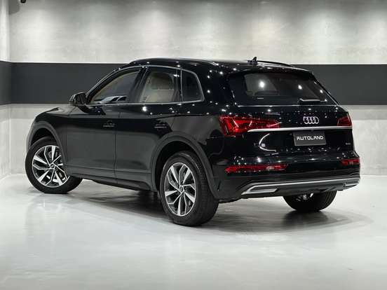 AUDI-Q5-2022