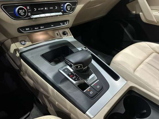 AUDI-Q5-2022