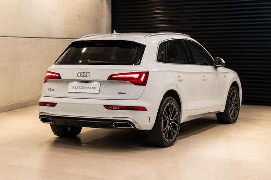 AUDI-Q5-2024