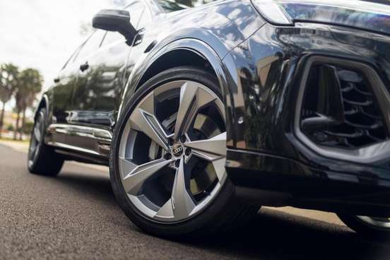 AUDI-Q7-2025