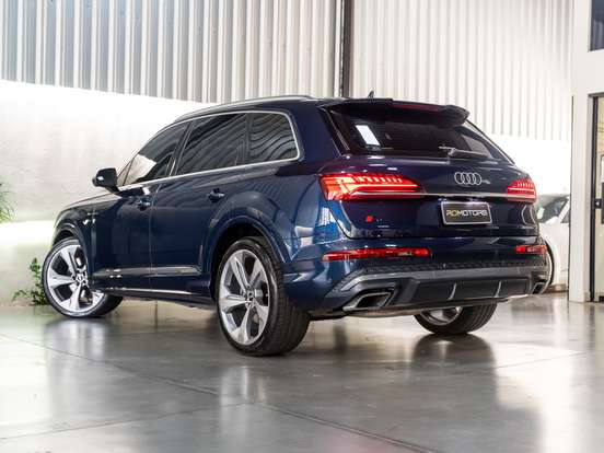AUDI-Q7-2024