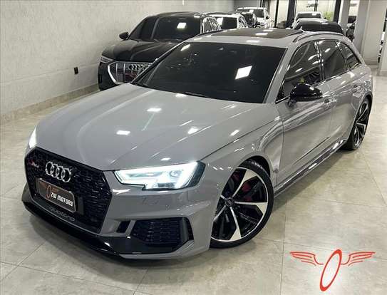 AUDI-RS4-2019