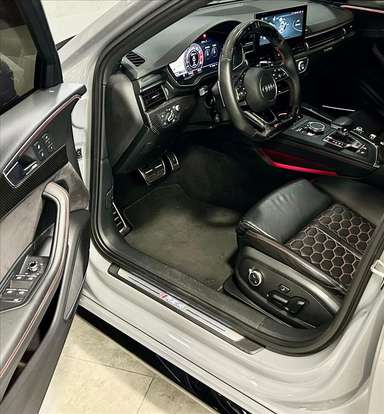 AUDI-RS4-2019