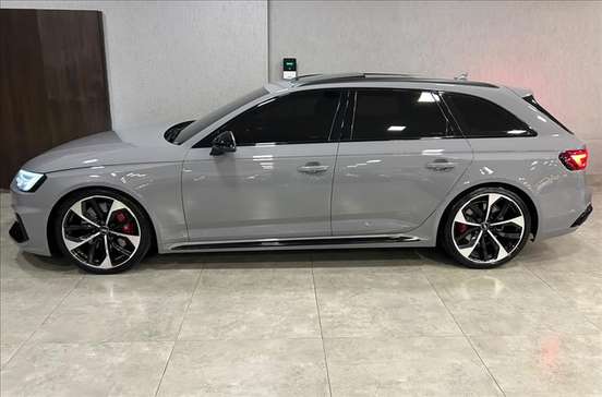 AUDI-RS4-2019