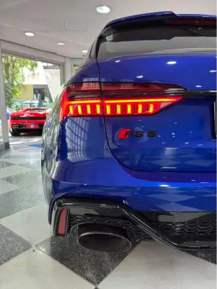 AUDI-RS6-2023
