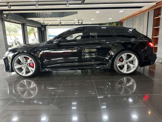 AUDI-RS6-2020