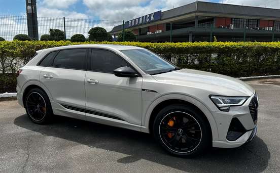 AUDI-E-TRON-2020