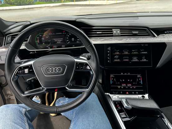AUDI-E-TRON-2020