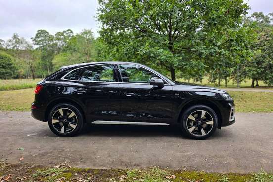 AUDI-Q5-2022