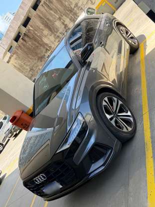 AUDI-Q8-2022