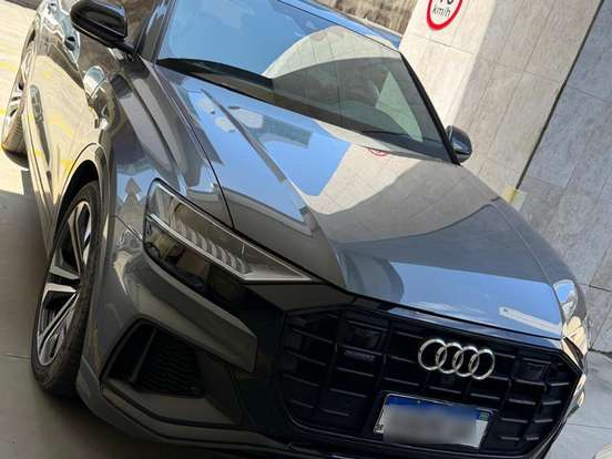 AUDI-Q8-2022