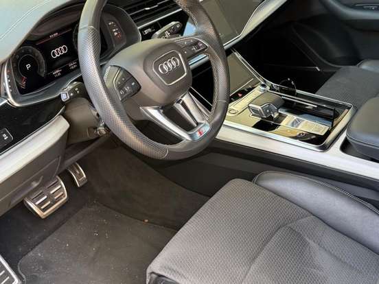 AUDI-Q8-2022