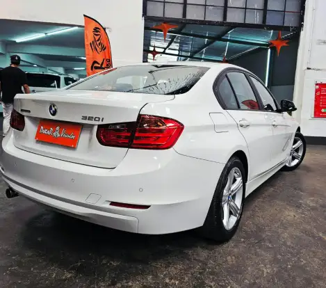 BMW-320i-2014