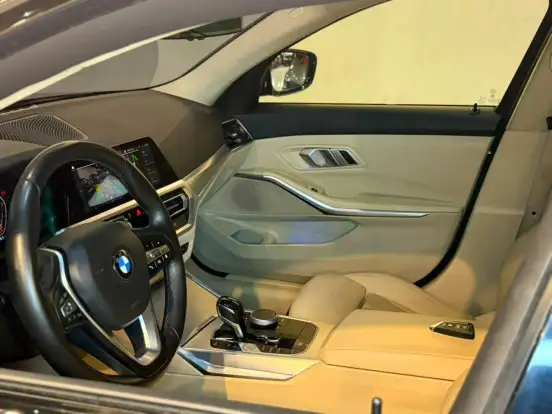 BMW-320i-2021