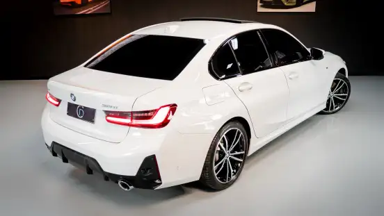 BMW-320i-2022