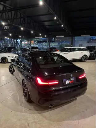 BMW-320i-2022