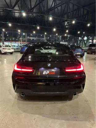 BMW-320i-2022