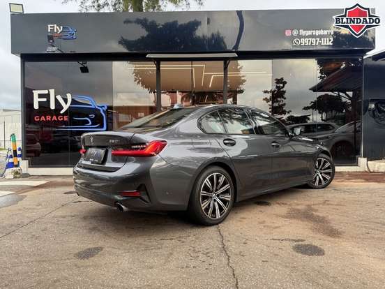 BMW-320i-2022