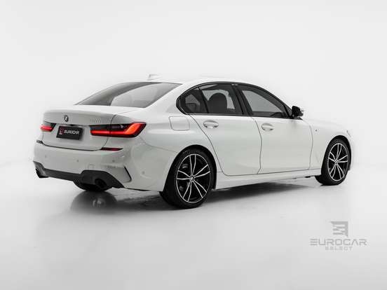 BMW-320i-2020
