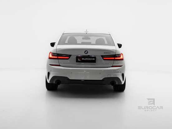 BMW-320i-2020